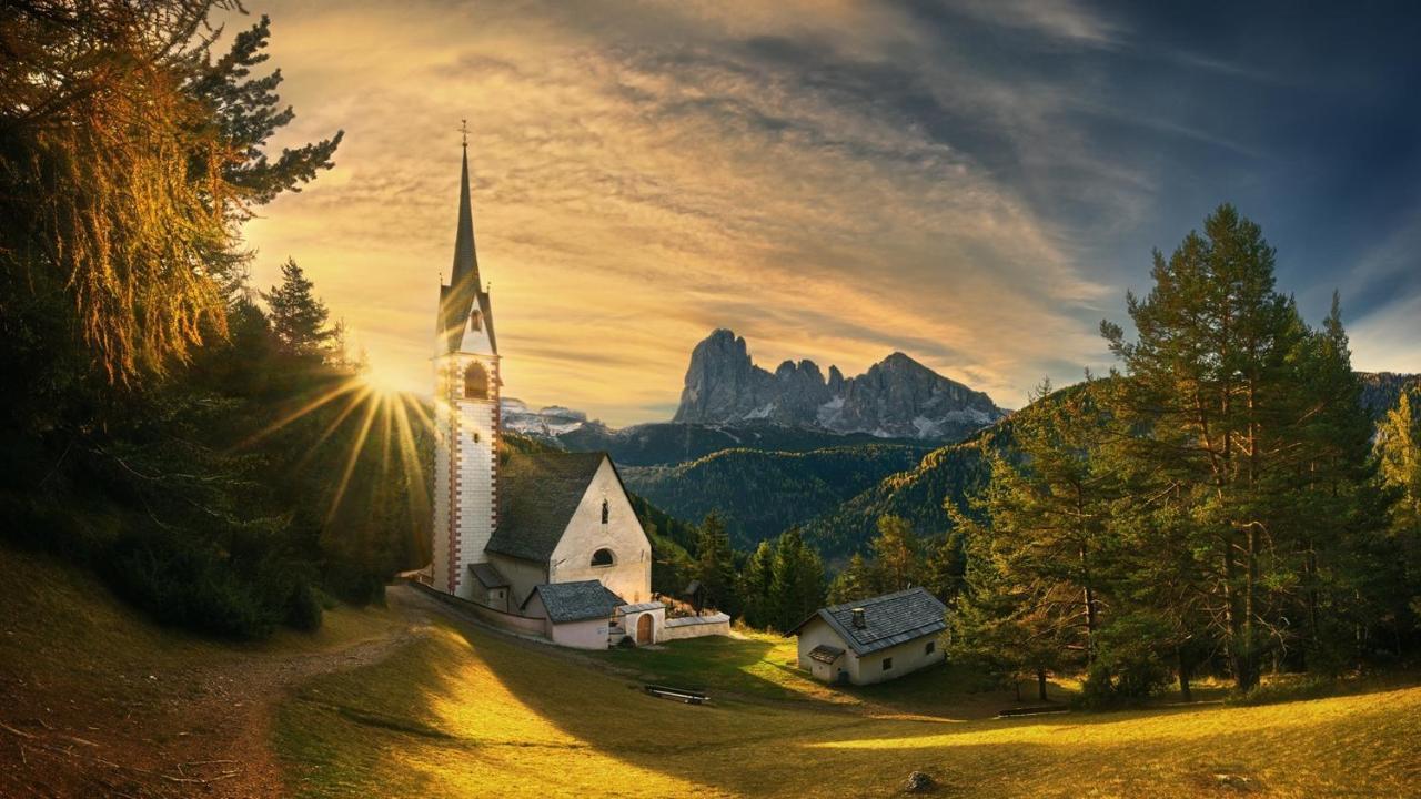 San Pietro Dolomiti Small Budget Hotel St. Ulrich in Gröden Exterior foto