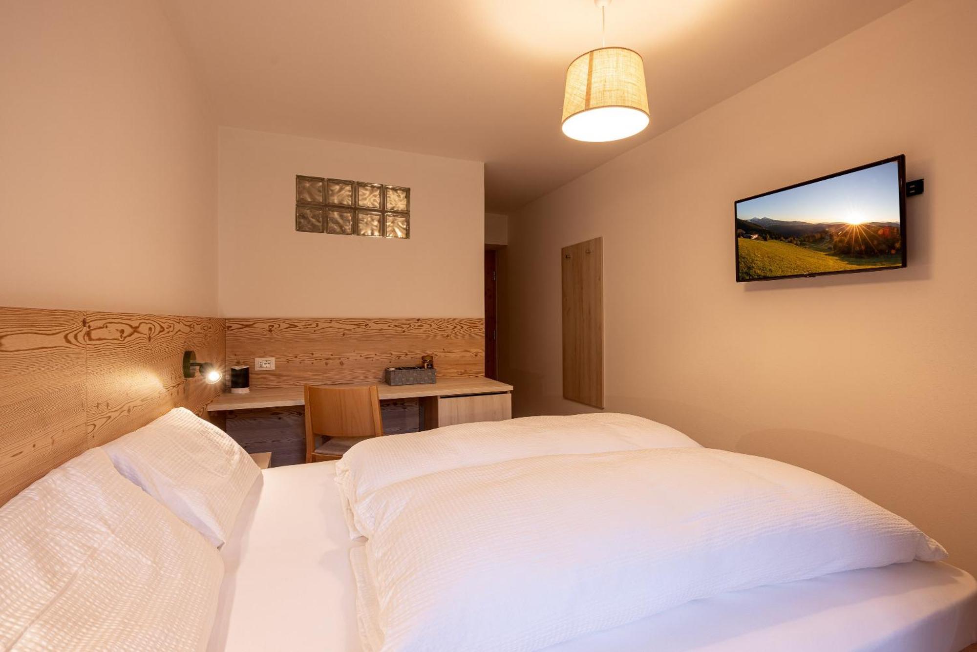 San Pietro Dolomiti Small Budget Hotel St. Ulrich in Gröden Exterior foto