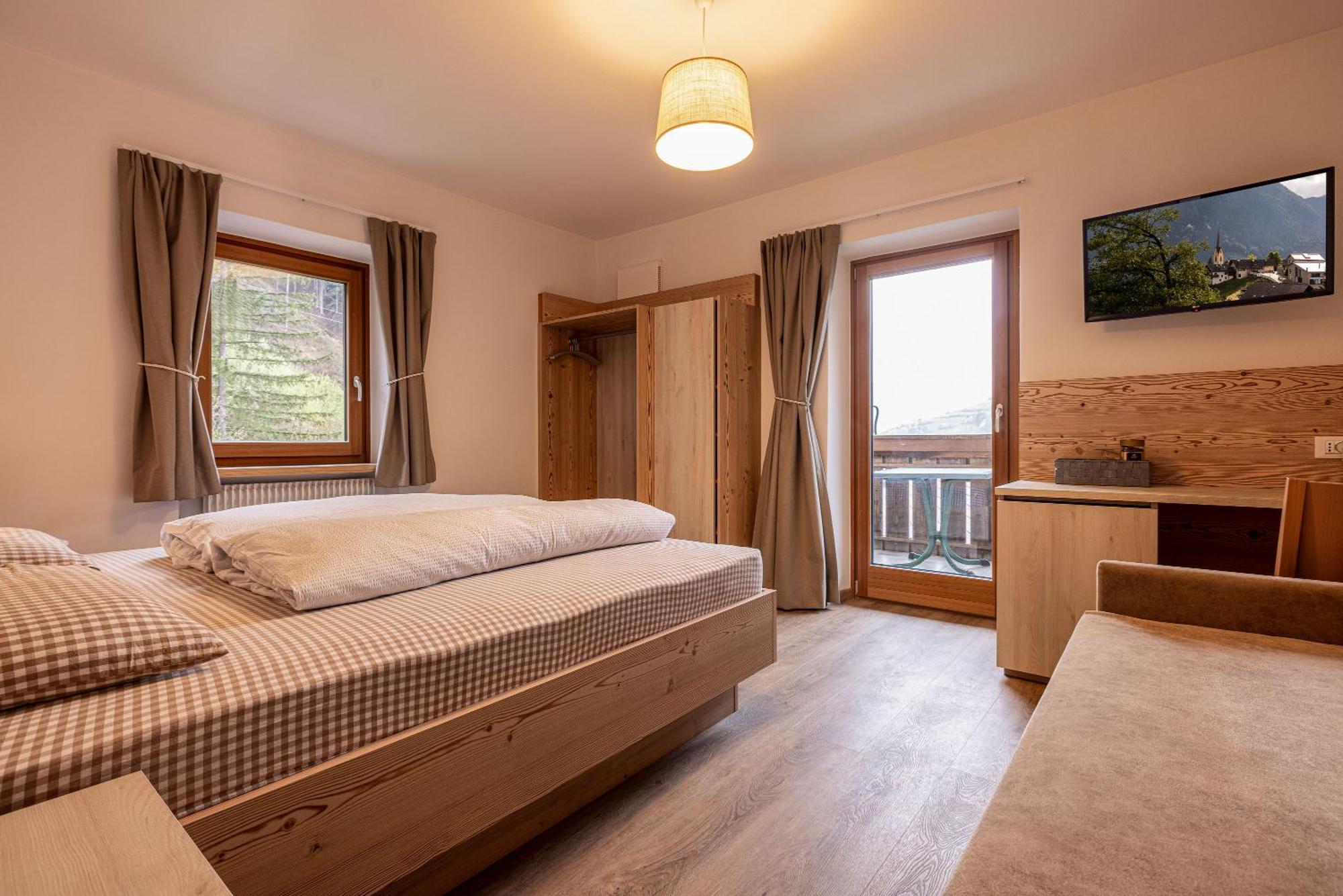 San Pietro Dolomiti Small Budget Hotel St. Ulrich in Gröden Exterior foto