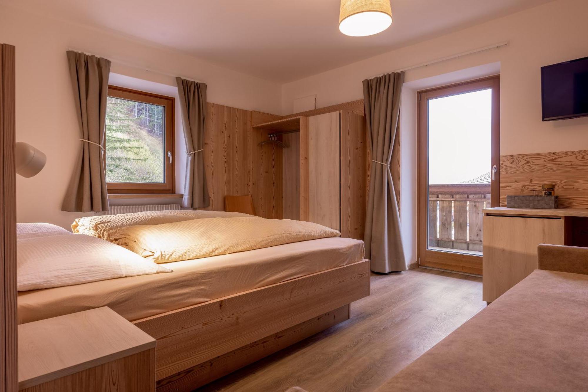 San Pietro Dolomiti Small Budget Hotel St. Ulrich in Gröden Exterior foto